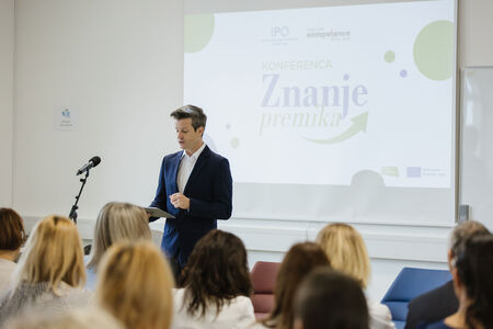 Znanje premika