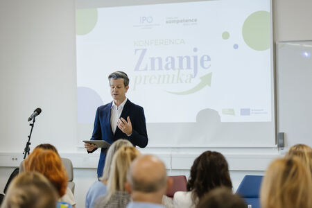 Znanje premika