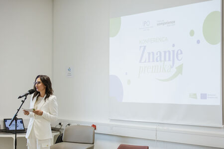 Znanje premika