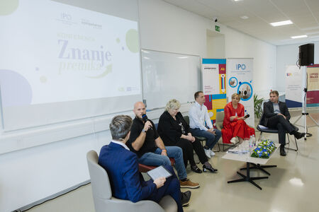 Znanje premika