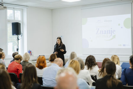 Znanje premika